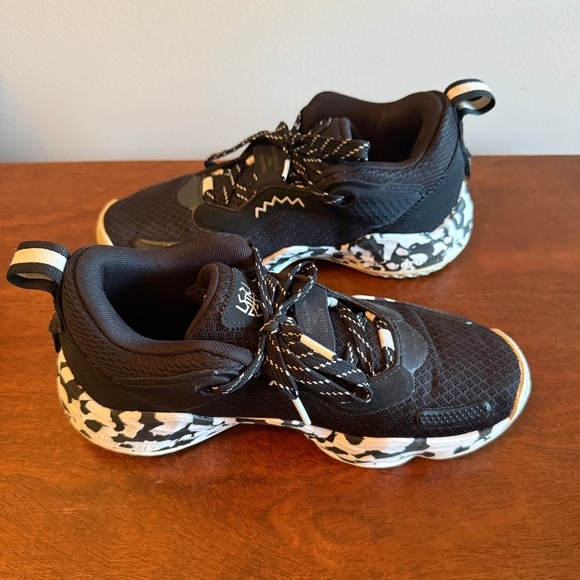 EUC Adidas Donovan Mitchell D.O.N. Issue # 3  Basketball Shoes Sneakers Size 5 - Picture 6 of 8